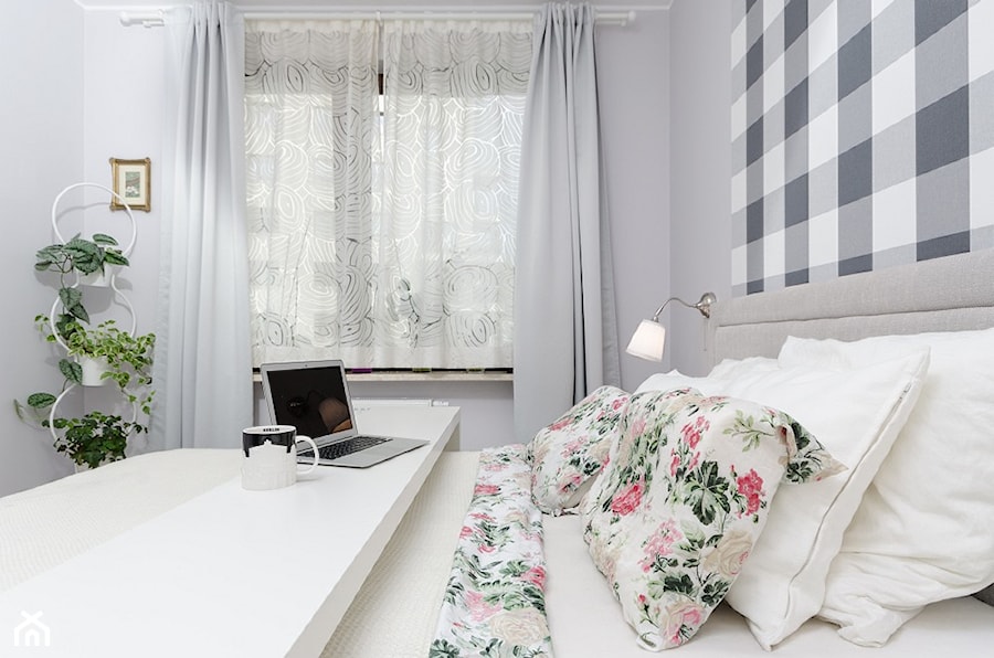 Skandynawskie wnętrze - Mała szara sypialnia, styl skandynawski - zdjęcie od Pracownia Architektury Wnętrz Decoroom
