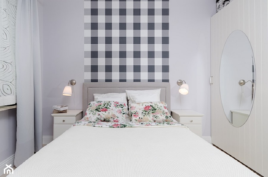 Skandynawskie wnętrze - Mała biała sypialnia, styl skandynawski - zdjęcie od Pracownia Architektury Wnętrz Decoroom