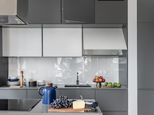 SZARA ELEGANCJA - Kuchnia, styl nowoczesny - zdjęcie od Pracownia Architektury Wnętrz Decoroom