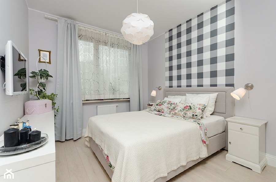 Skandynawskie wnętrze - Średnia biała szara sypialnia, styl skandynawski - zdjęcie od Pracownia Architektury Wnętrz Decoroom