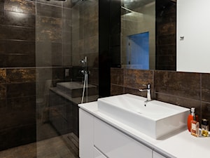 Ciemna łazienka - zdjęcie od Pracownia Architektury Wnętrz Decoroom