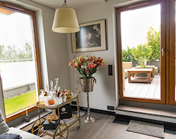 Sadyba 110 - Mały szary salon z tarasem / balkonem, styl nowoczesny - zdjęcie od Łukasz Milewski Architekt - Homebook