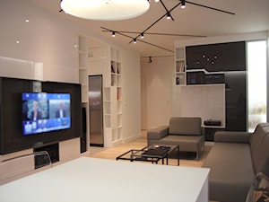 Monochromatyczny apartament 108m2 - Średni biały salon z kuchnią z jadalnią, styl minimalistyczny - zdjęcie od Łukasz Milewski Architekt