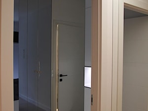 Monochromatyczny apartament 108m2 - Garderoba, styl minimalistyczny - zdjęcie od Łukasz Milewski Architekt