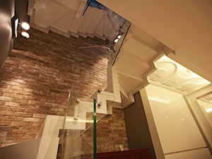 Przebudowa oraz projekt architektury wnętrz w domu jednorodzinnym - Schody, styl nowoczesny - zdjęcie od Żurek Studio