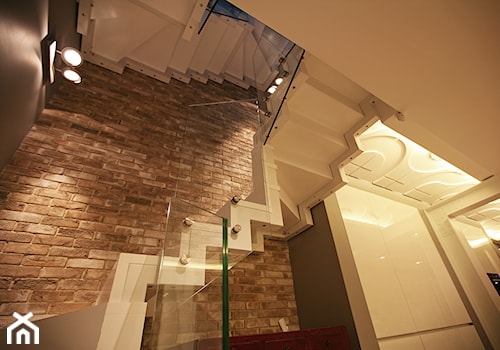 Przebudowa oraz projekt architektury wnętrz w domu jednorodzinnym - Schody, styl nowoczesny - zdjęcie od Żurek Studio