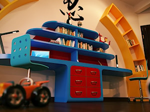 Projekt pokoju dziecięcego - Mały beżowy pokój dziecka dla dziecka dla chłopca dla dziewczynki, styl nowoczesny - zdjęcie od Żurek Studio