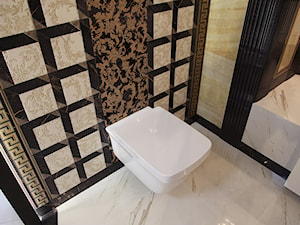 Projekt i realizacja łazienki ekspozycyjnej Gianni Versace CD - zdjęcie od Żurek Studio