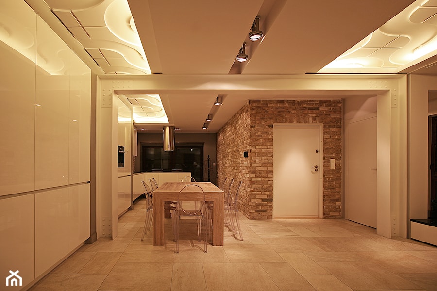 Przebudowa oraz projekt architektury wnętrz w domu jednorodzinnym - Duża czarna jadalnia w kuchni, styl nowoczesny - zdjęcie od Żurek Studio