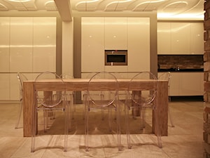 Przebudowa oraz projekt architektury wnętrz w domu jednorodzinnym - Średnia szara jadalnia w kuchni, styl nowoczesny - zdjęcie od Żurek Studio