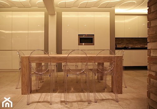 Przebudowa oraz projekt architektury wnętrz w domu jednorodzinnym - Średnia szara jadalnia w kuchni, styl nowoczesny - zdjęcie od Żurek Studio
