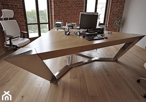 Autorskie biurko "Delta" - Średnie białe biuro, styl nowoczesny - zdjęcie od Żurek Studio
