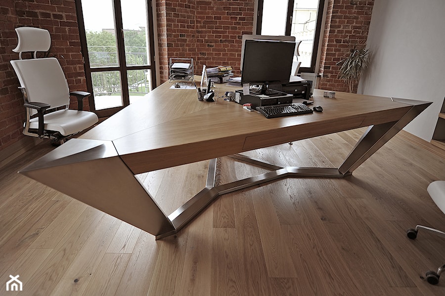 Autorskie biurko "Delta" - Średnie białe biuro, styl nowoczesny - zdjęcie od Żurek Studio