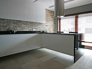 Przebudowa oraz projekt architektury wnętrz w domu jednorodzinnym - Kuchnia, styl nowoczesny - zdjęcie od Żurek Studio