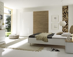 Sypialnia - Duża biała sypialnia z balkonem / tarasem, styl glamour - zdjęcie od italiastyle - Homebook