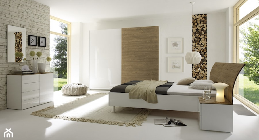 Sypialnia - Duża biała sypialnia z balkonem / tarasem, styl glamour - zdjęcie od italiastyle