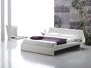 Sypialnia - Duża biała szara sypialnia, styl glamour - zdjęcie od italiastyle