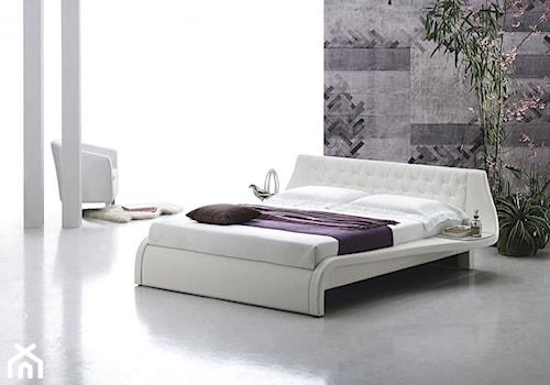 Sypialnia - Duża biała szara sypialnia, styl glamour - zdjęcie od italiastyle