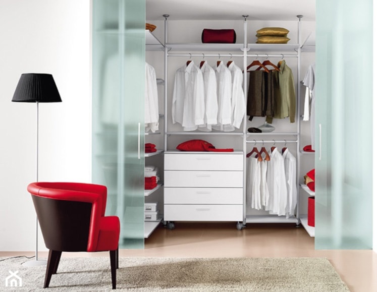Garderoba - Mała otwarta garderoba przy sypialni, styl glamour - zdjęcie od italiastyle - Homebook