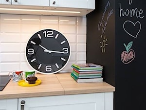 Kuchnia z tablicową ścianą - zdjęcie od www.h-design.pl HOME DESIGN tylko dizajnerskie produkty i inspiracje