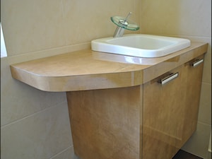 Łazienka- złota szafka pod umywalkę