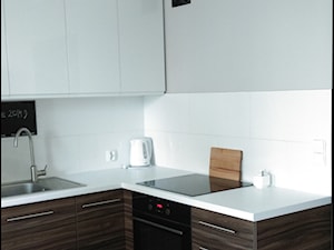 Kuchnia biały lakier + płyta MDF - zdjęcie od Sysło-Projekt