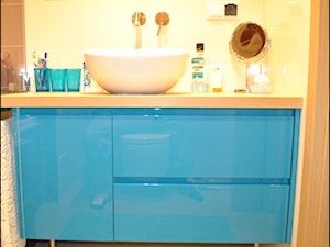 "Kolorowo Mi" łazienka+ kuchnia - Łazienka, styl nowoczesny - zdjęcie od Sysło-Projekt