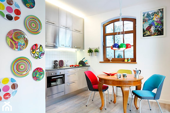 radosne, kolorowe wnętrze kuchenne w stylu eklektycznym