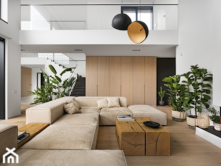 Aranżacje wnętrz - Salon: U SHAPED HOUSE - Salon, styl minimalistyczny - Oskar Firek Architects. Przeglądaj, dodawaj i zapisuj najlepsze zdjęcia, pomysły i inspiracje designerskie. W bazie mamy już prawie milion fotografii!