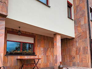 Domek jednorodzinny w miejscowości Wawer - Średnie jednopiętrowe domy jednorodzinne murowane - zdjęcie od Sokółka Okna i Drzwi S.A.