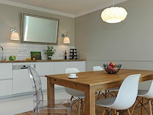 Średnia szara jadalnia w kuchni, styl nowoczesny - zdjęcie od Home Estate