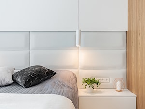 WNĘTRZE CZW_17 - Mała biała szara sypialnia, styl nowoczesny - zdjęcie od 081 architekci