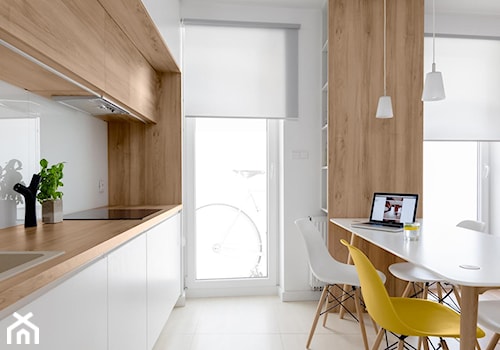 Mieszkanie M&M - Średnia z salonem biała z zabudowaną lodówką z nablatowym zlewozmywakiem kuchnia jednorzędowa, styl nowoczesny - zdjęcie od 081 architekci