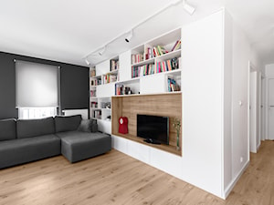 Mieszkanie M&M - Duży biały szary salon z bibiloteczką, styl nowoczesny - zdjęcie od 081 architekci
