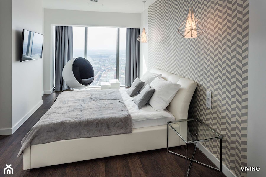 Druciany trend - Duża biała sypialnia, styl nowoczesny - zdjęcie od =mlamp.pl= | rozświetlamy wnętrza