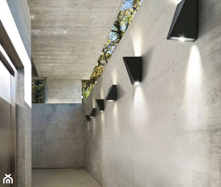 Dekoracje światłem dla ogrodu i tarasu | Ciekawe oświetlenie elewacji w stylu minimalistycznym - zdjęcie od =mlamp.pl= | rozświetlamy wnętrza