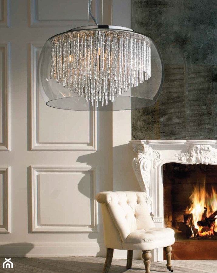 Salon z kominkiem w świetle kryształowej lampy REGO - zdjęcie od =mlamp.pl= | rozświetlamy wnętrza - Homebook