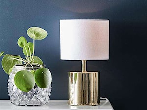 Oświetlenie w bieli i złocie | subtelna elegancja stołowych lamp INES - zdjęcie od =mlamp.pl= | rozświetlamy wnętrza