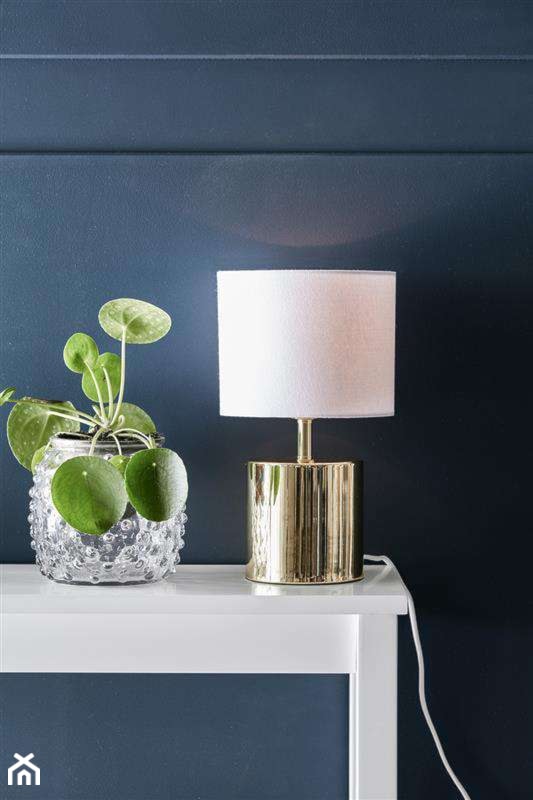 Oświetlenie w bieli i złocie | subtelna elegancja stołowych lamp INES - zdjęcie od =mlamp.pl= | rozświetlamy wnętrza