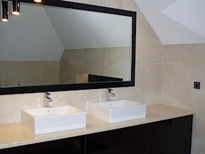 Łazienka na poddaszu - zdjęcie od wyszomirska design