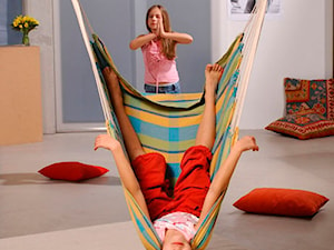 Fotel wiszący w pokoju dziecka. - zdjęcie od KiddyFave.com