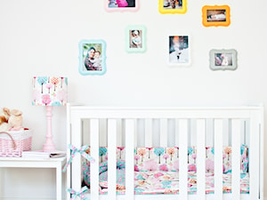 Kolorowe ramki w pokoju dziecka - zdjęcie od KiddyFave.com