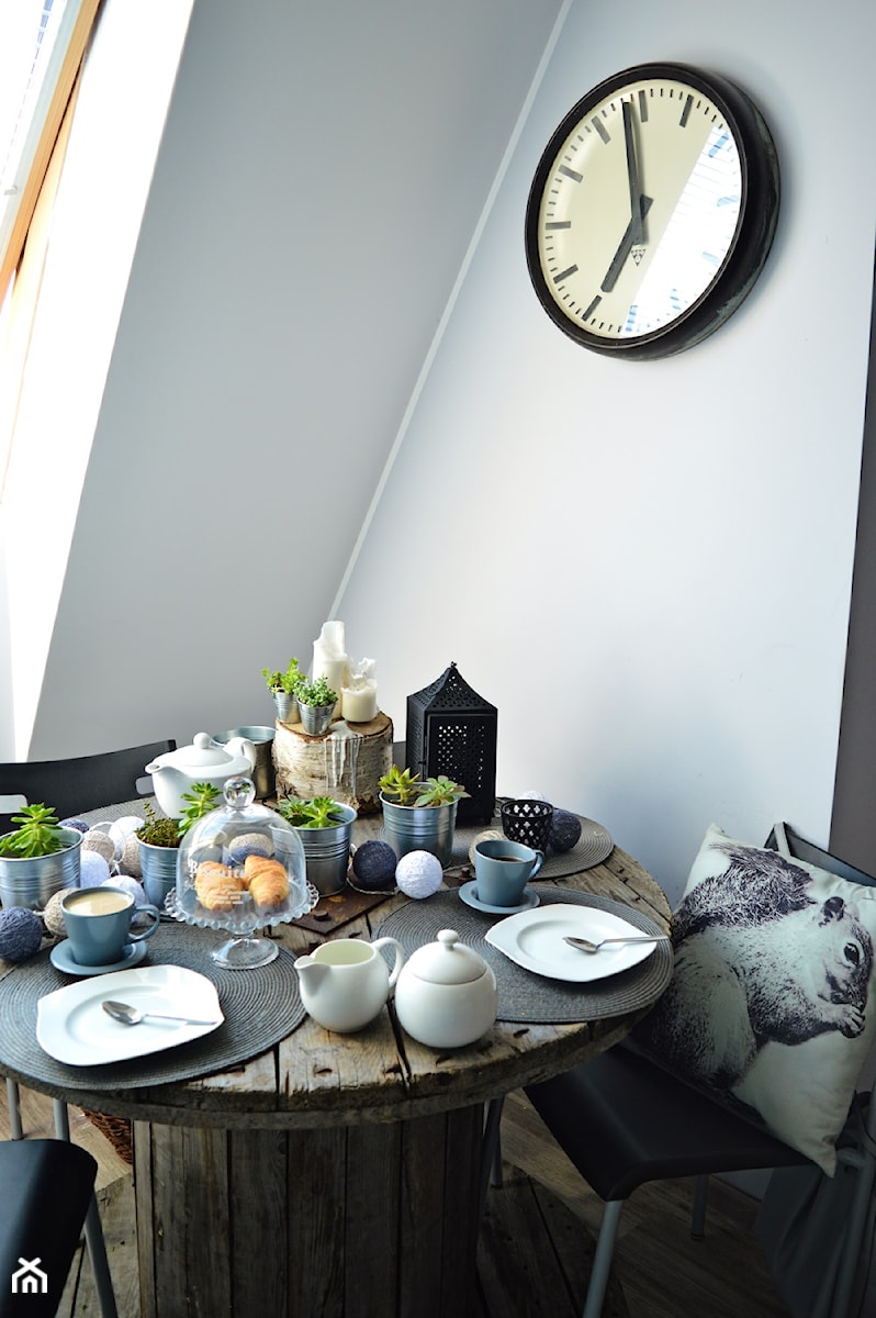 #konkurs Nasza jesienna jadalnia - Mała szara jadalnia jako osobne pomieszczenie, styl industrialny - zdjęcie od My Sweet Dreaming Home
