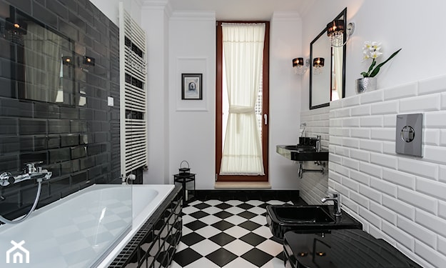 łazienka glamour z szachownicą na podłodze