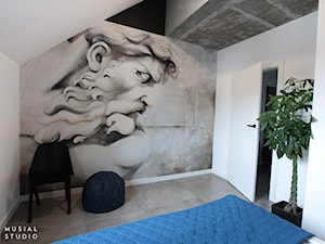 Industrialny Ołtaszyn - Średnia biała szara sypialnia na poddaszu, styl industrialny - zdjęcie od Musiał Studio