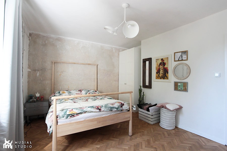 Eklektyczne śródmieście we Wrocław - Duża beżowa biała sypialnia, styl nowoczesny - zdjęcie od Musiał Studio