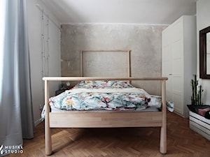 Eklektyczne śródmieście we Wrocław - Średnia beżowa biała sypialnia, styl nowoczesny - zdjęcie od Musiał Studio