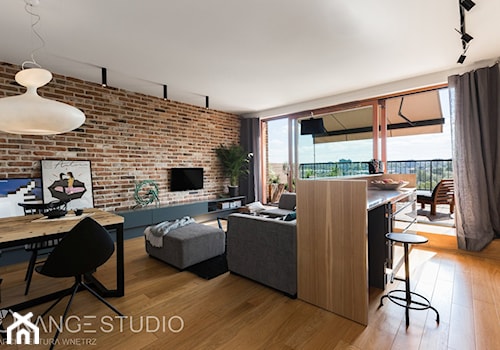 Apartament "Wilga Park", Kraków - Salon z kuchnią z jadalnią z tarasem / balkonem, styl industrialny - zdjęcie od ORANGE STUDIO