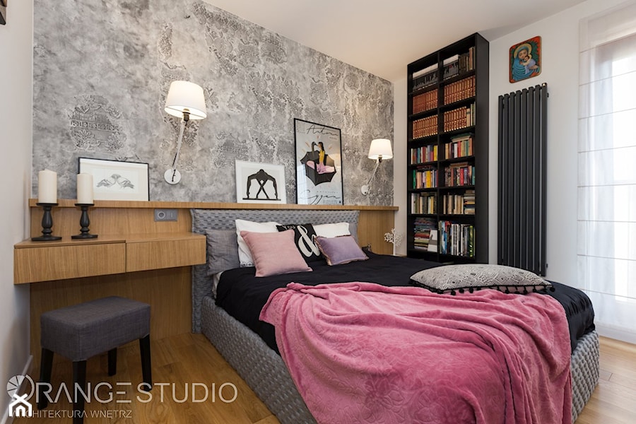 Apartament "Wilga Park", Kraków - Średnia biała szara z biurkiem sypialnia, styl nowoczesny - zdjęcie od ORANGE STUDIO