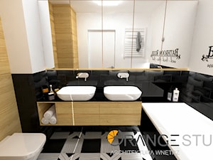 Łazienka z czarnymi kaflami oraz akcentami drewnianymi - zdjęcie od ORANGE STUDIO